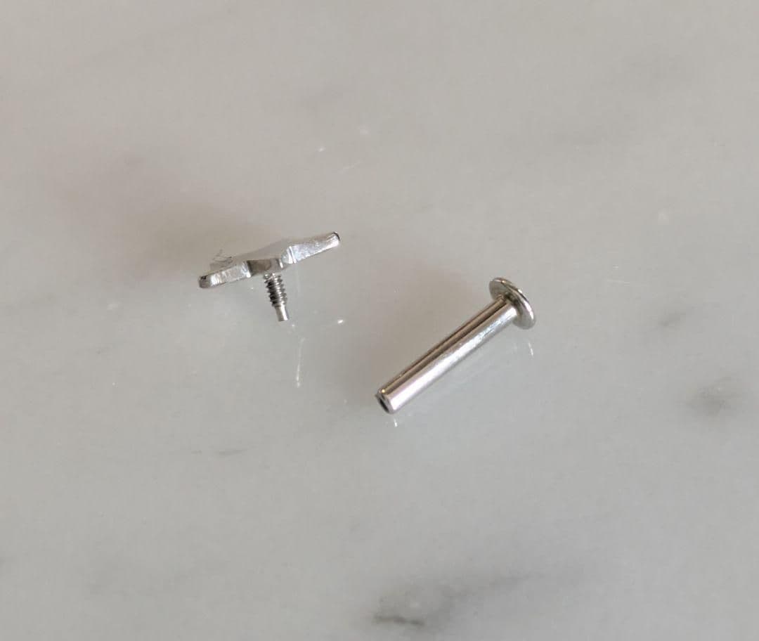 K10ホワイトゴールド×プラチナ850 星ピアス(片耳用) ネジ式 耳 ボディ