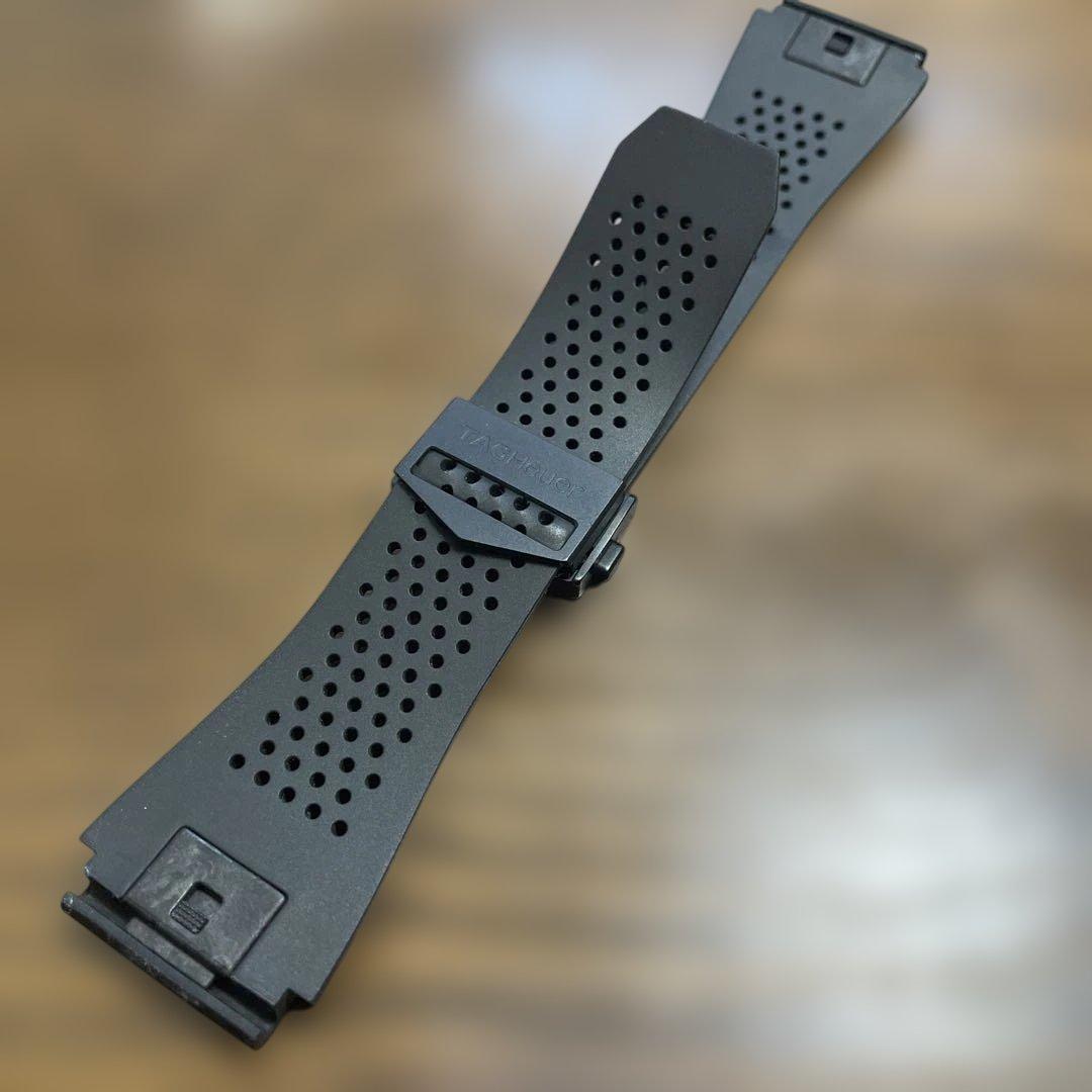 Tag Heuer connected E4ブラック ラバーベルト