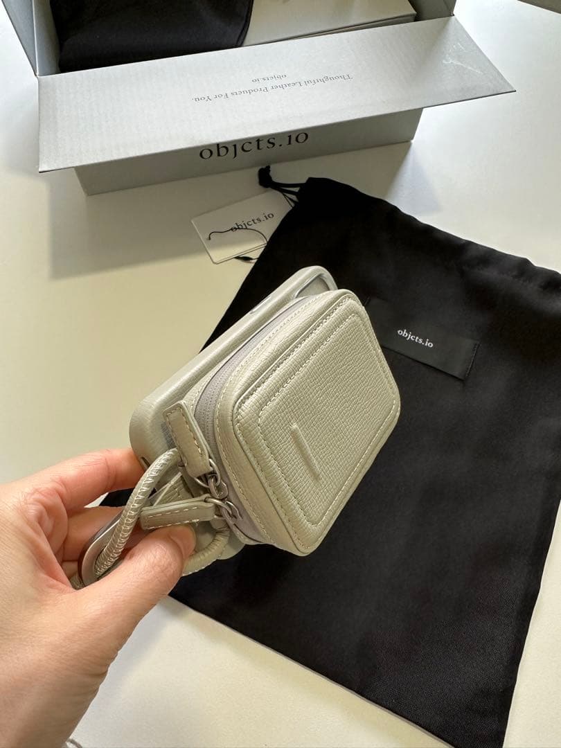 objcts.io マイクロバッグ iPhone14Pro ホワイトベージュ