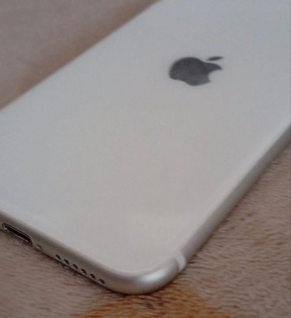 Apple iPhone SE2世代ホワイト SMフリーバッテリー82%