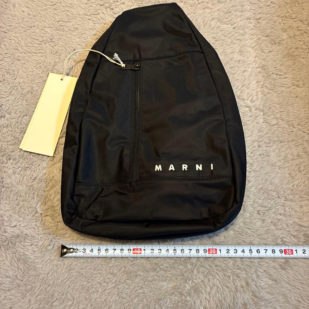 く*ま様 【新品】MARNI マルニ (M01634 M00TJ) ボディバッグ