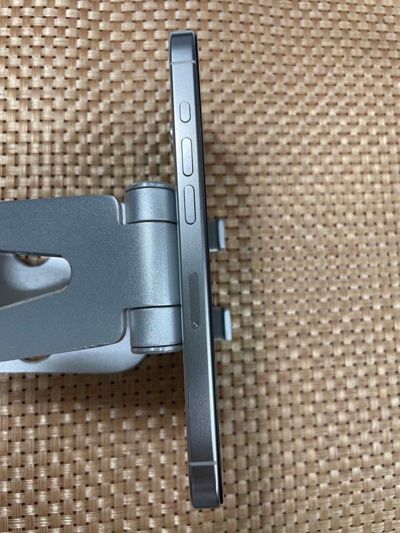 iPhone 15 Pro 256 GB ホワイトチタニウムSIMフリー