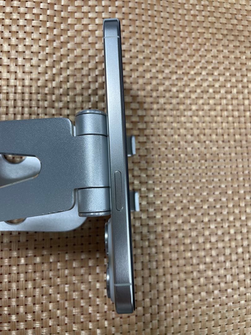 iPhone 15 Pro 256 GB ホワイトチタニウムSIMフリー