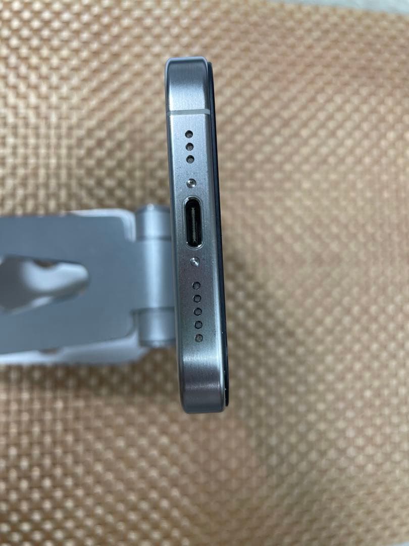 iPhone 15 Pro 256 GB ホワイトチタニウムSIMフリー