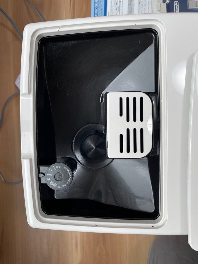 デロンギ　ディナミカ　ECAM35035W 除石灰液付き