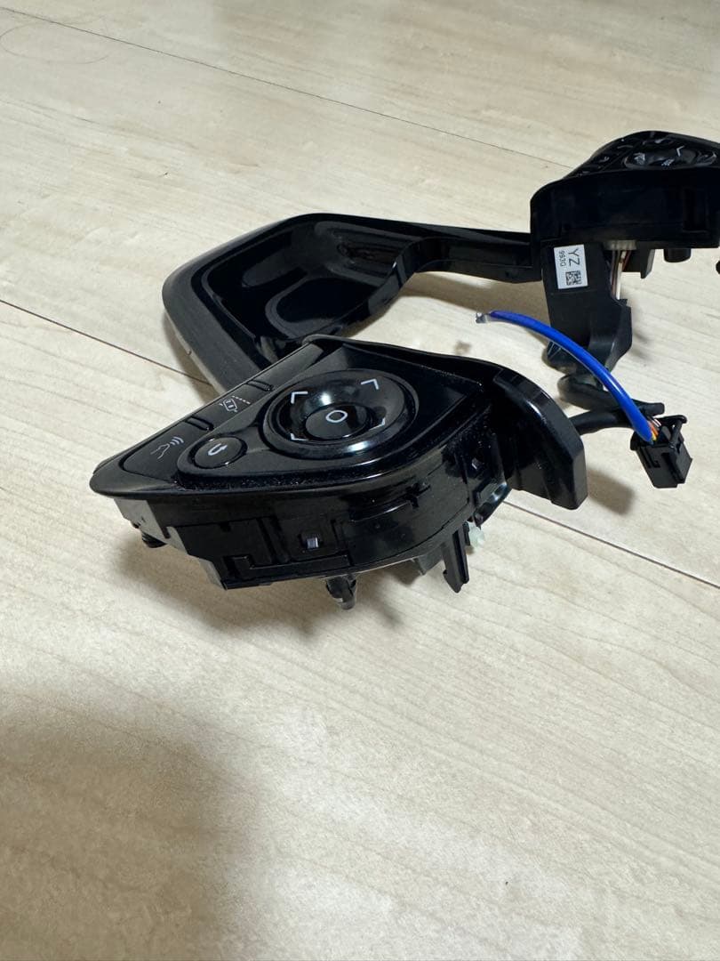 プリウス　50 後期　ステアリング　スイッチ