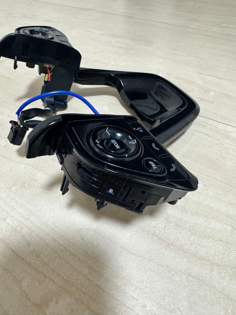 プリウス　50 後期　ステアリング　スイッチ