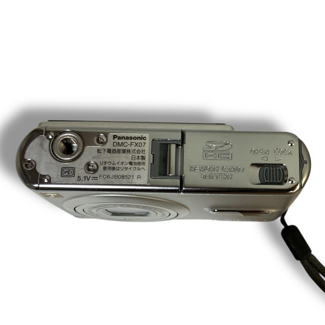 LUMIX DMC-FX07 パナソニック コンパクトデジタルカメラ シルバー