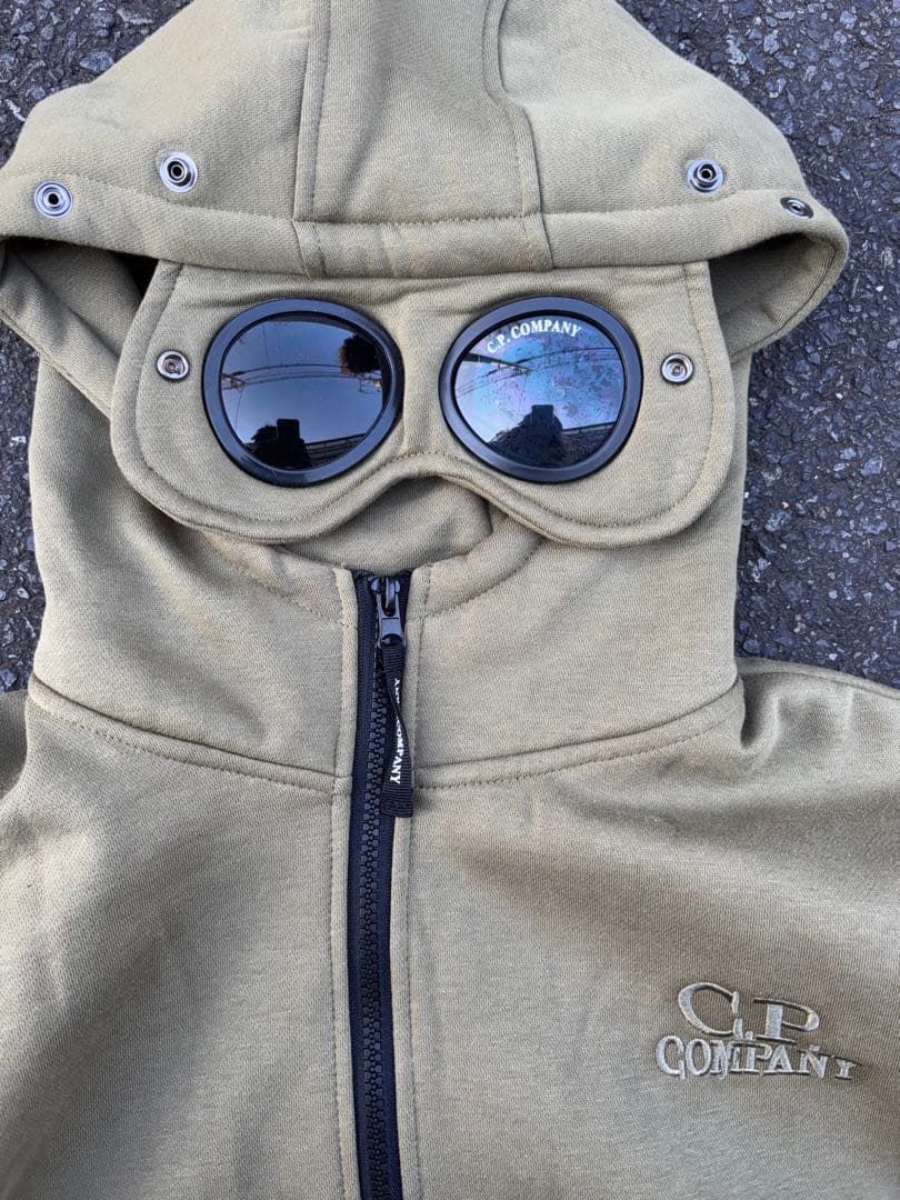 C.P. COMPANY ゴーグル付きパーカー カーキ