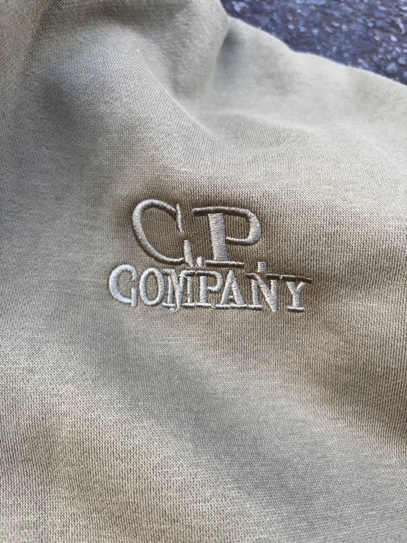 C.P. COMPANY ゴーグル付きパーカー カーキ