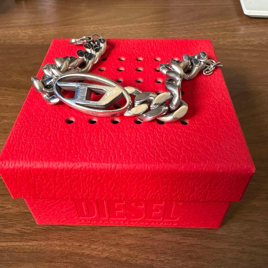 DIESEL シルバーブレスレット 専用ボックス付き 値下げ中‼️
