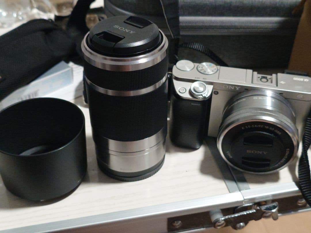 SONY α6000Y ミラーレスカメラ シルバー　ダブルレンズキット