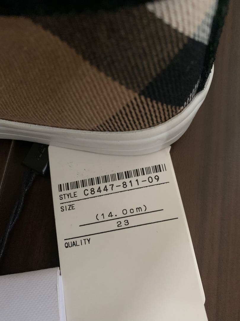 新品タグ付き！　バーバリーチルドレン　スニーカー 黒 チェック柄　14cm