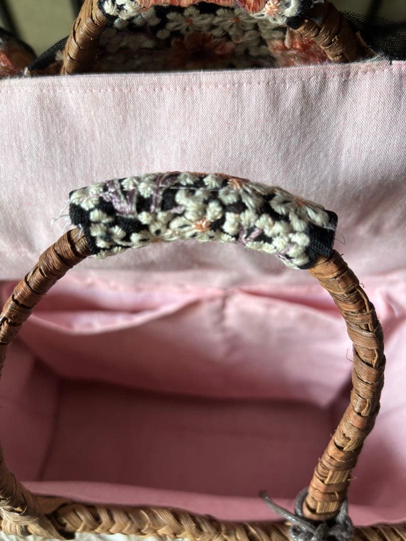 花柄インド刺繍リボン付きボックス型山葡萄バッグ