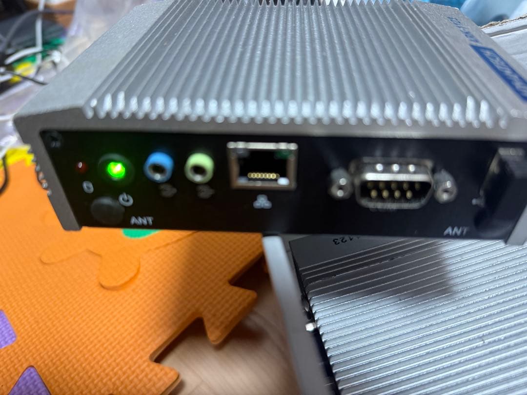 中古Advantech ARK-1123Cファンレス設計の産業用組込みPCセット