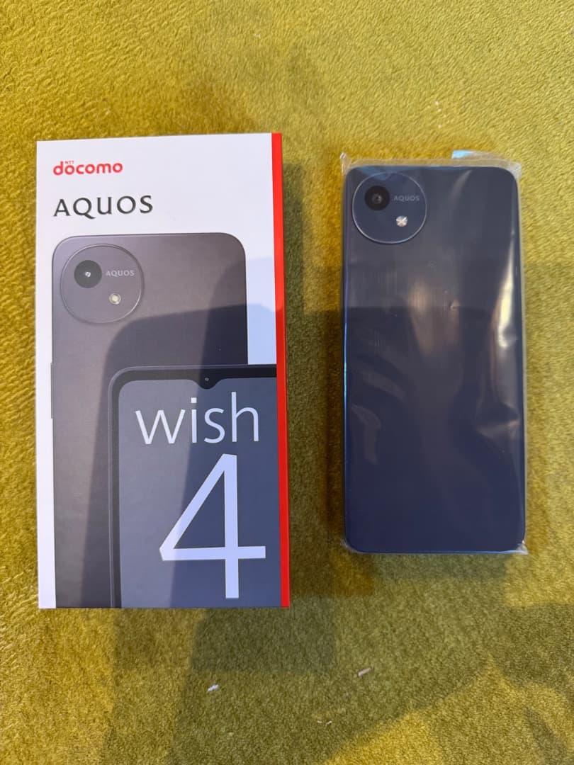 docomo AQUOS wish 4 本体　ブラック