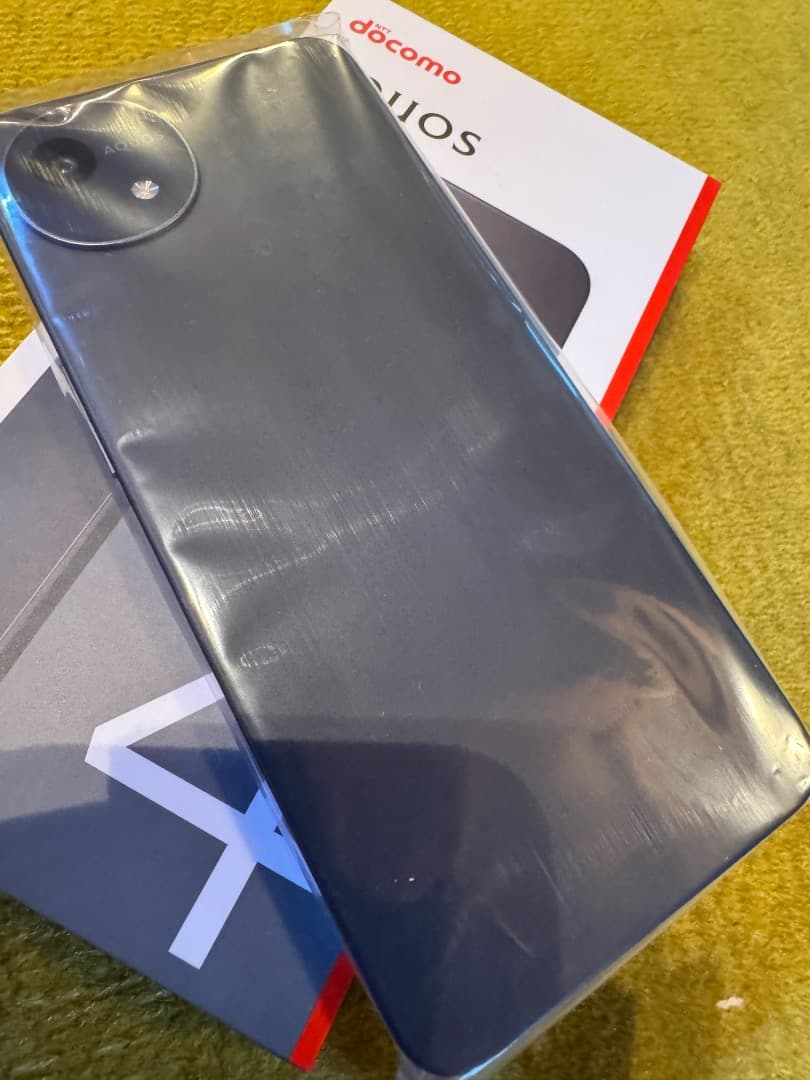 docomo AQUOS wish 4 本体　ブラック