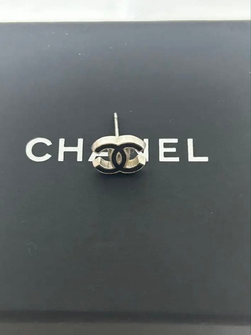 CHANEL ココマーク ピアス（片耳）　ミニ　極小サイズ