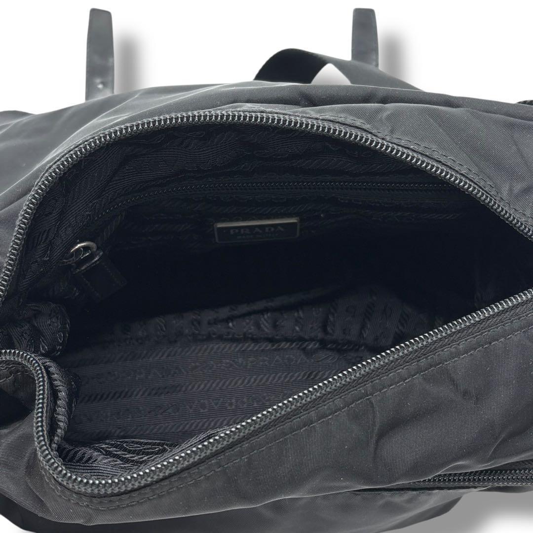 プラダ　メッセンジャーバッグ　ショルダーバッグ　三角ロゴ　白タグ　ブラック