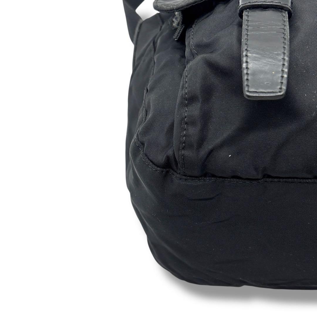 プラダ　メッセンジャーバッグ　ショルダーバッグ　三角ロゴ　白タグ　ブラック