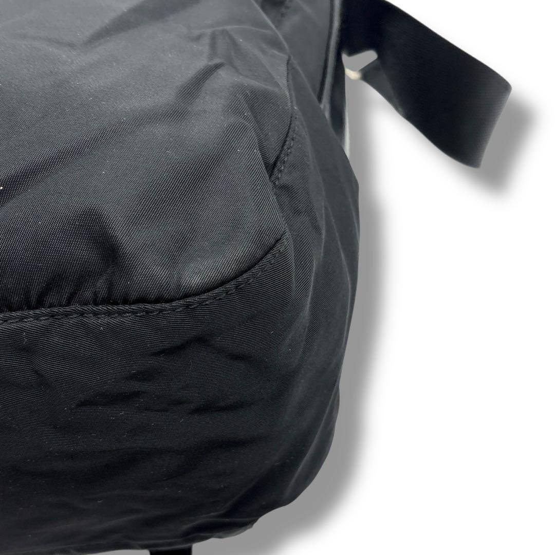 プラダ　メッセンジャーバッグ　ショルダーバッグ　三角ロゴ　白タグ　ブラック