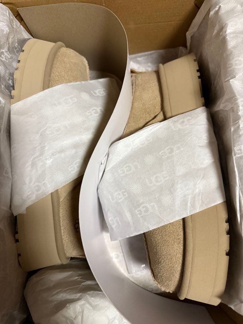 新品UGG リボン付き　プラットフォーム スリッポン ボウ 25センチ