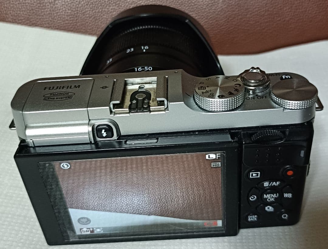 【年内特価】FUJIFILM ミラーレス一眼 X-A2 レンズキット シルバー