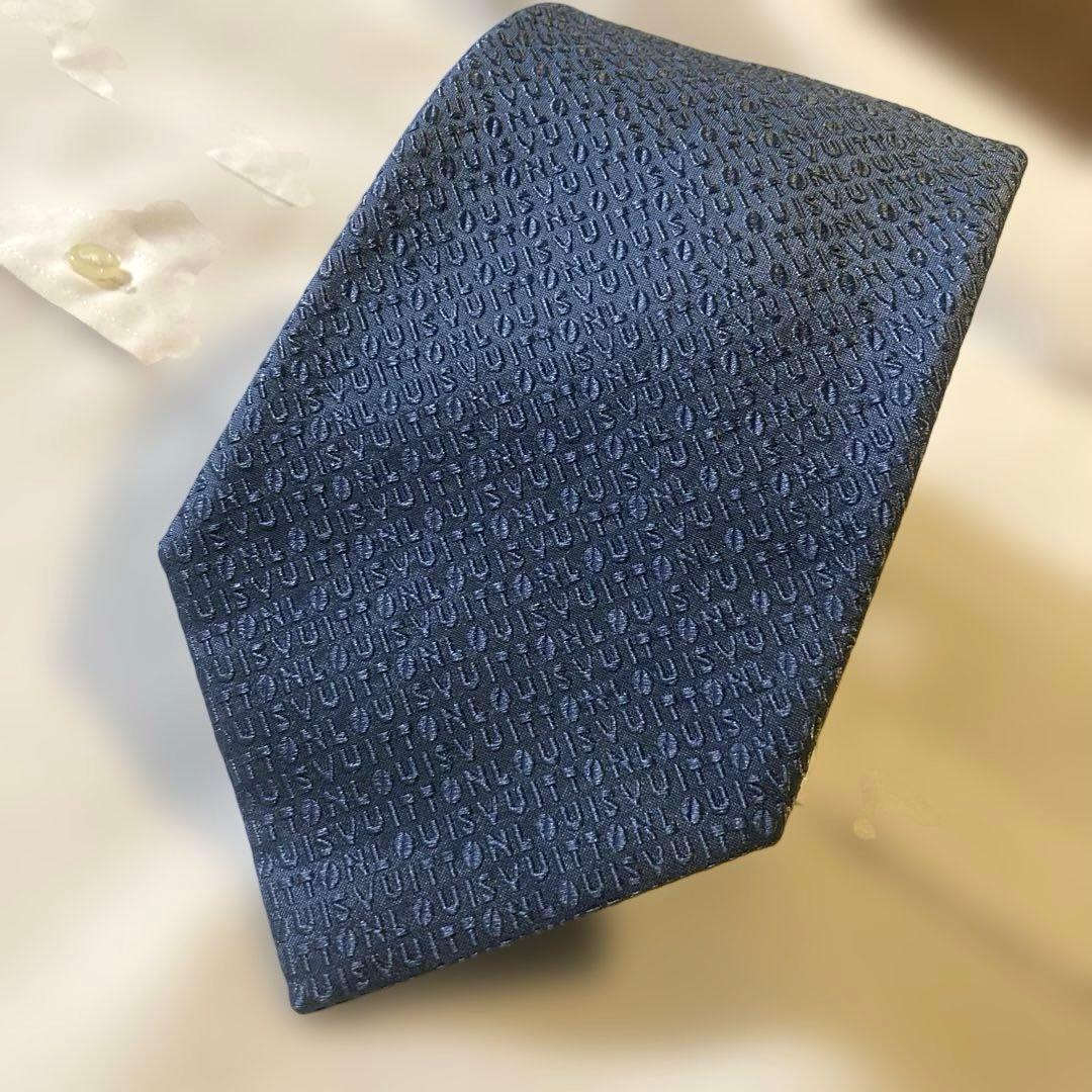 LOUIS VUITTON ネクタイ ★美品.ロゴ総柄.肉厚.イタリア製.シルク