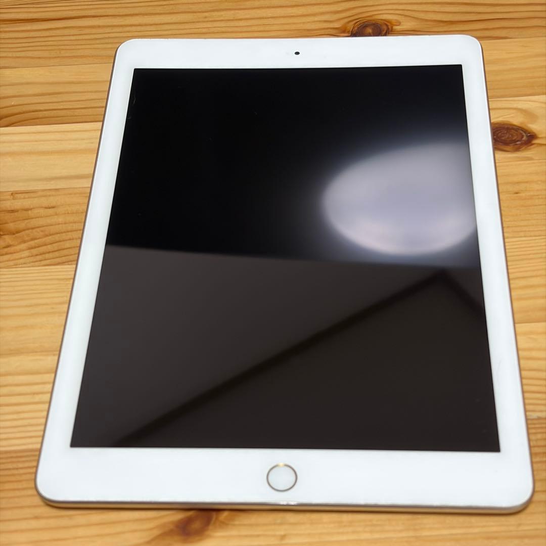 iPad 第五世代　32GB セルラーモデル　53801