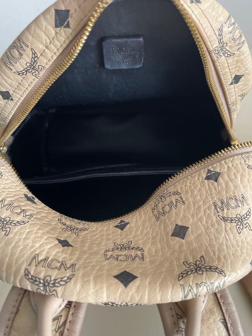 MCM ロゴプリント ベージュ リュック