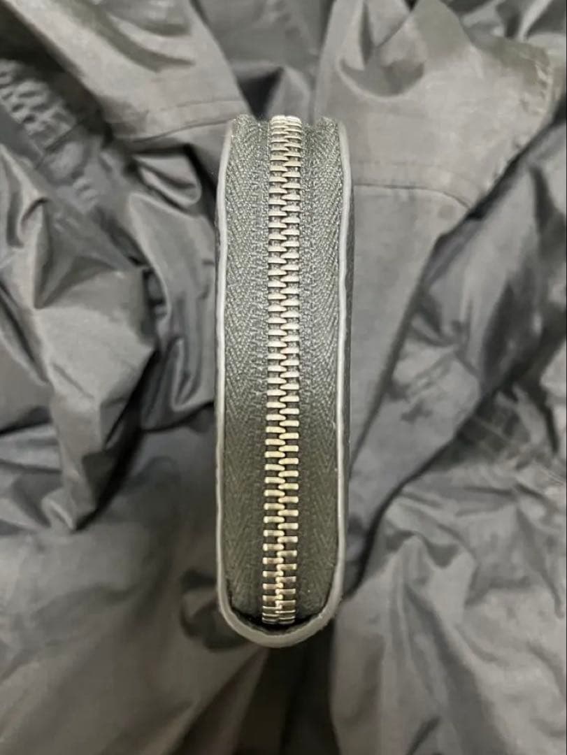 Dior 長財布　最新モデル　エンボス加工 ブラック