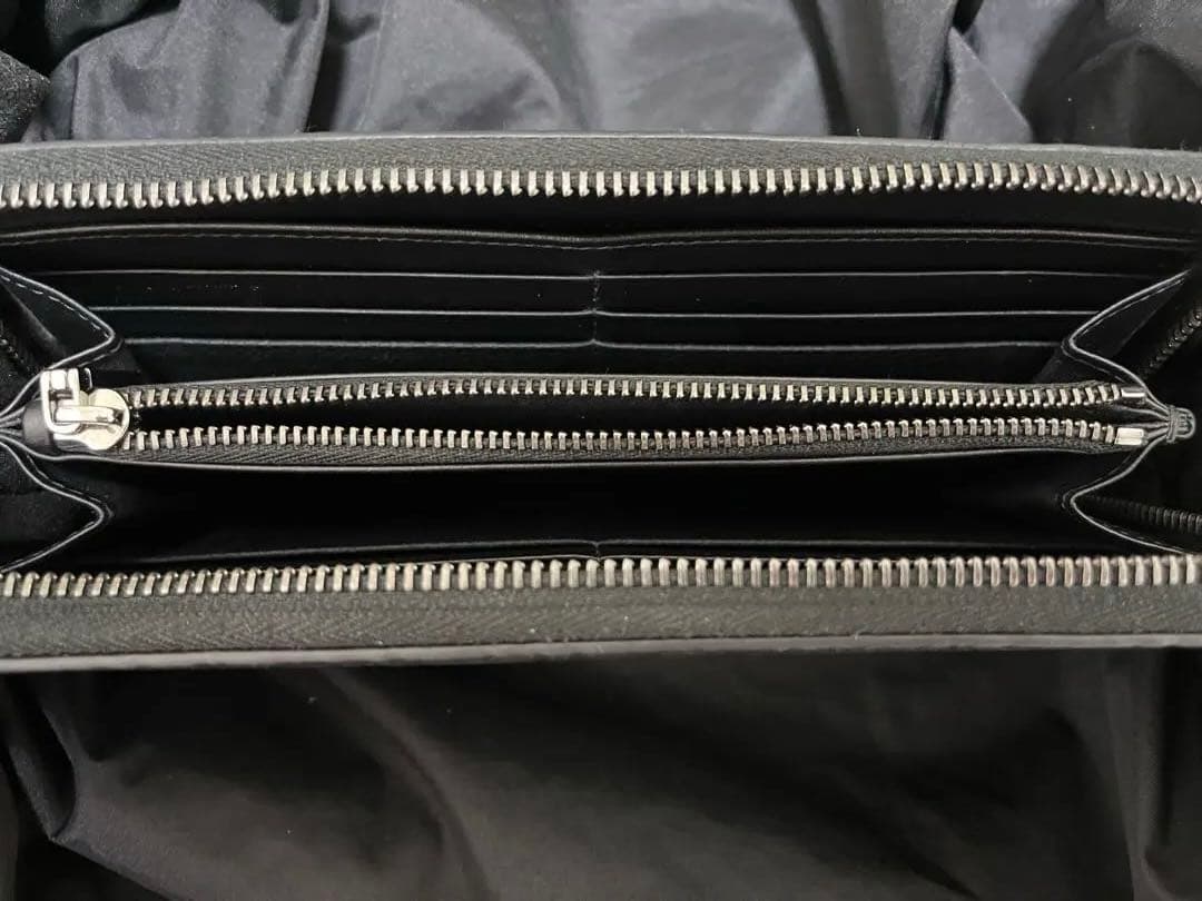 Dior 長財布　最新モデル　エンボス加工 ブラック