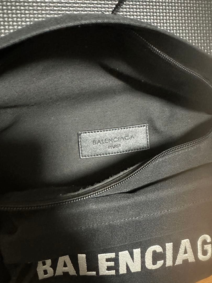 BALENCIAGA/バレンシアガ/ボディバッグ