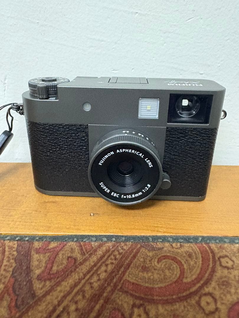 富士フイルム　FUJIFILM Xhalf Xハーフ　コンデジ　ハーフカメラ