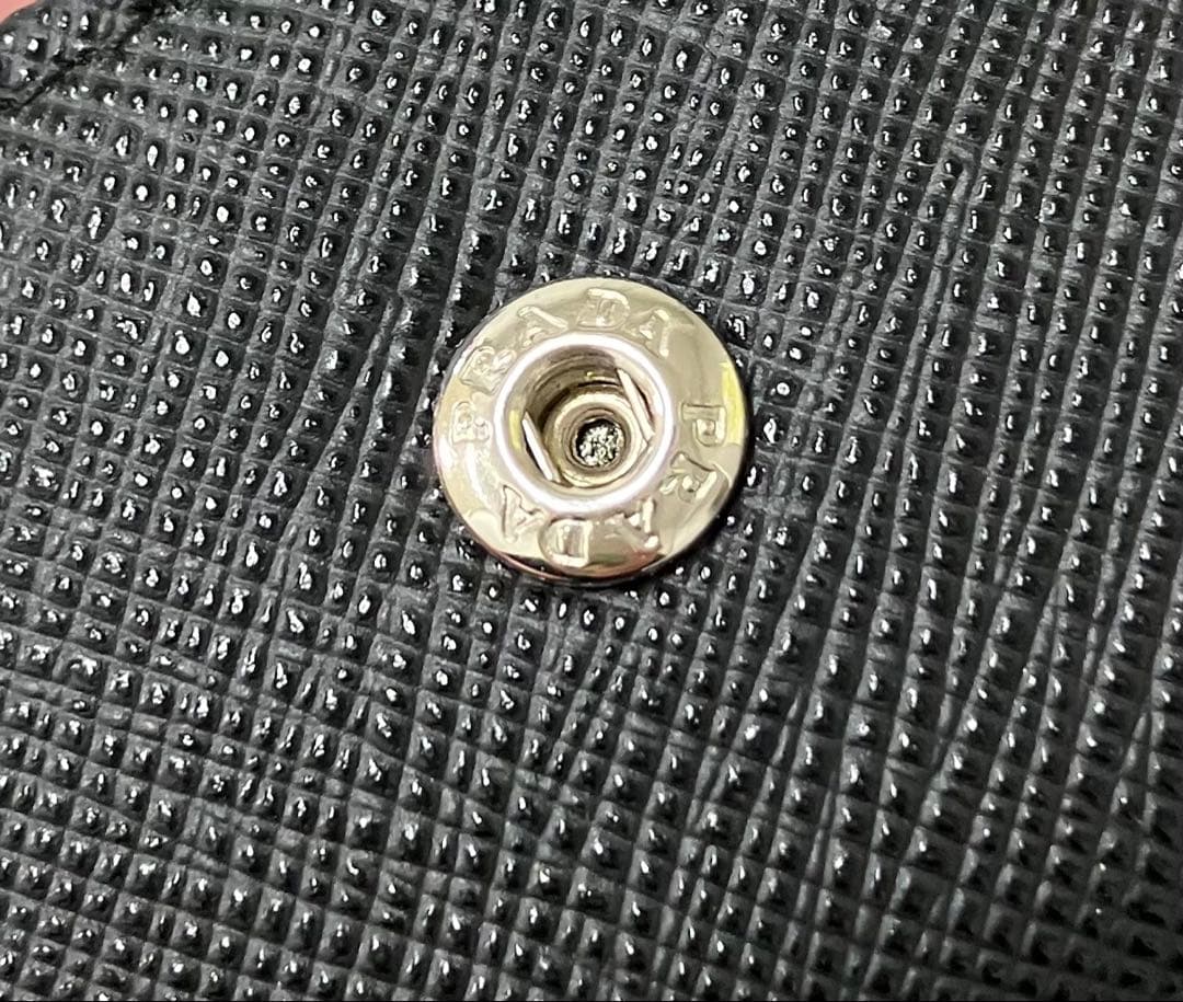 PRADA プラダ サフィアーノ トライアングル ケース 2MM935