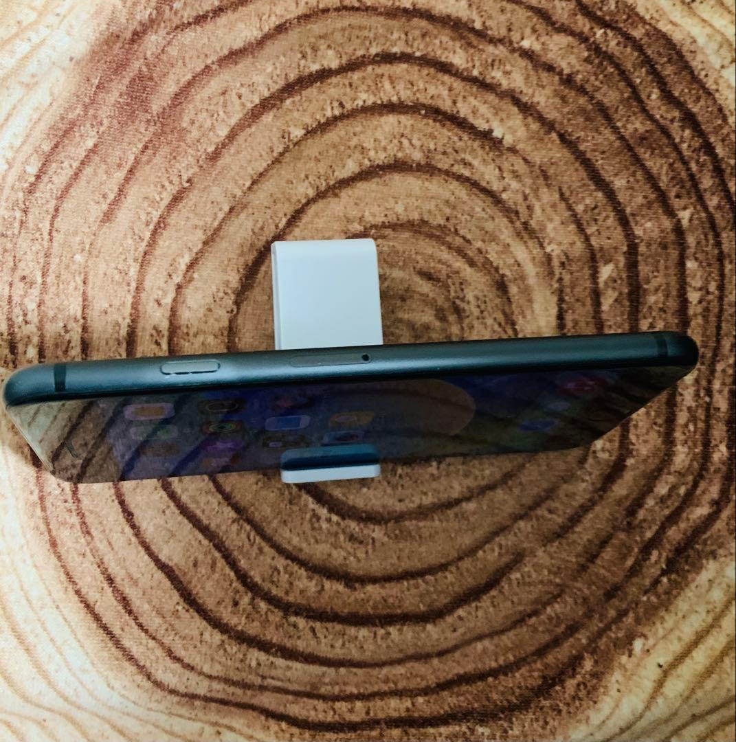 良品　SIMロック解除済　Apple iPhone8