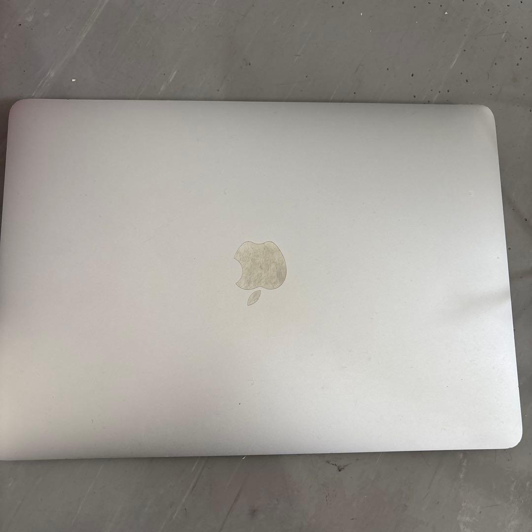 MacBook Air 13インチ i3 8GB SSD256GB 初期化済