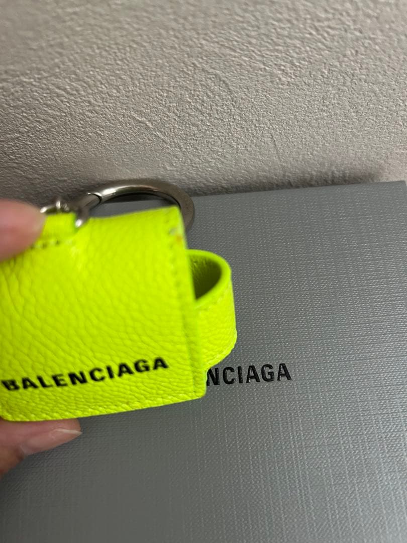 a*8様 【希少】訳ありBalenciaga AirPods proケース