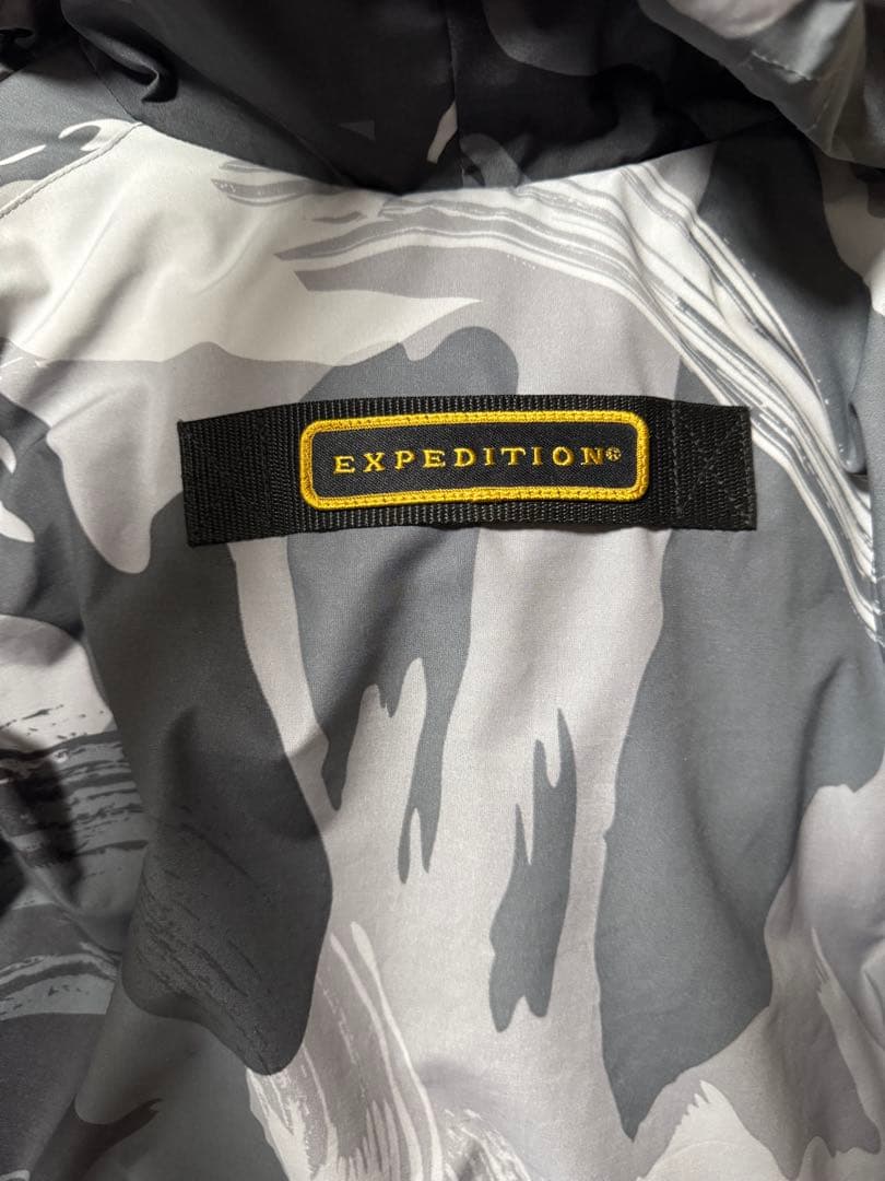   カモフラージュ ダウンジャケット