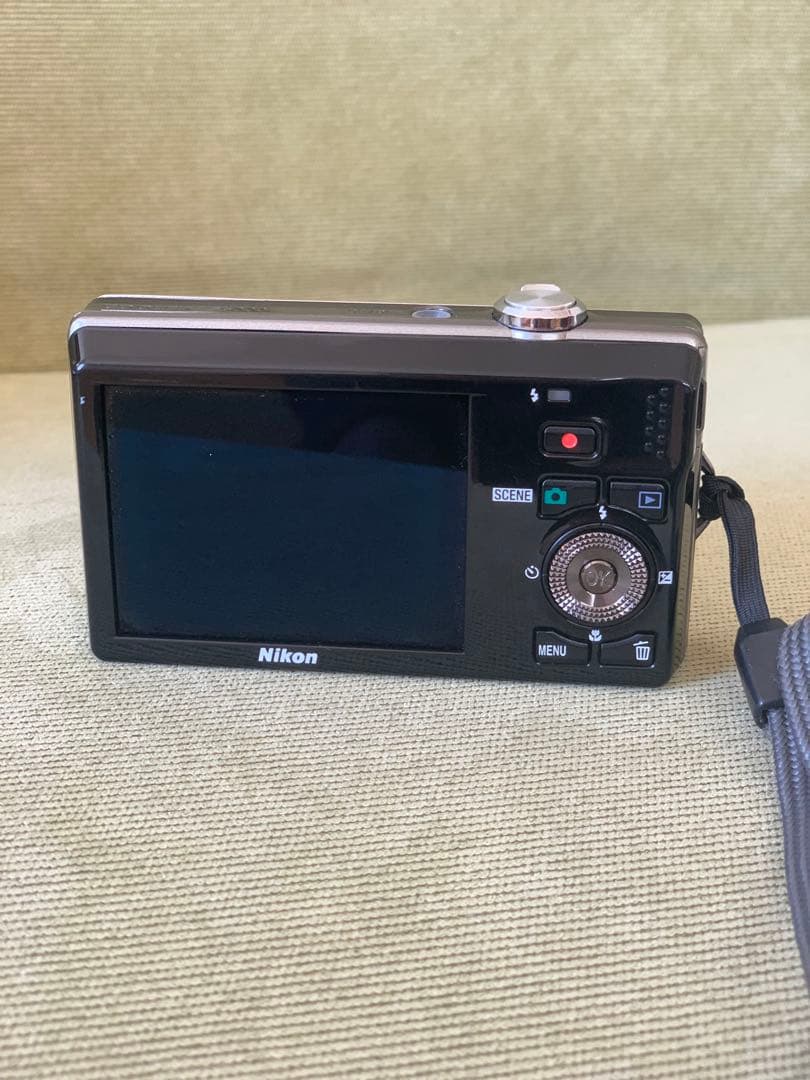 ニコン COOLPIX S6000 シルバー//