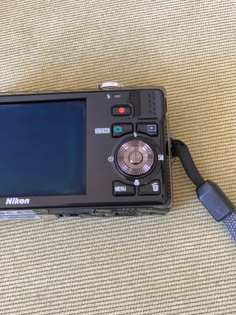 ニコン COOLPIX S6000 シルバー//