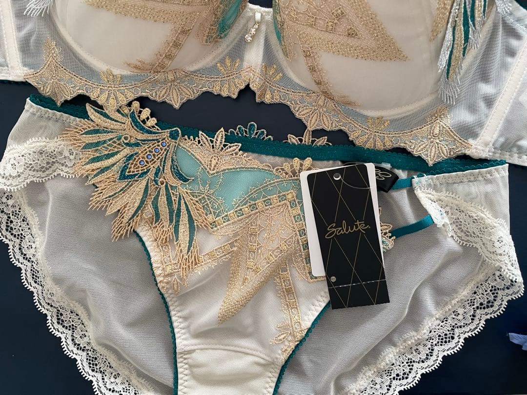 サルート F75/L 79G BE 王家の紋章 店舗限定