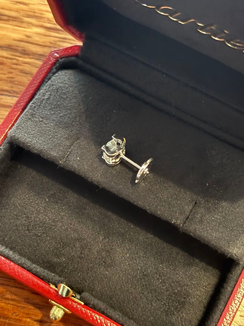 カルティエ0.6ctCドゥダイヤピアス　片耳