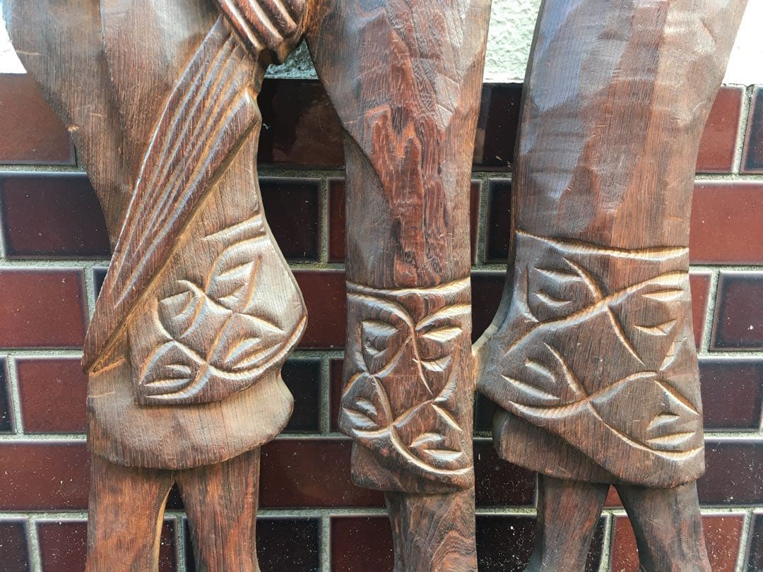 やっかい猫様　レトロ　木彫　壁かけ