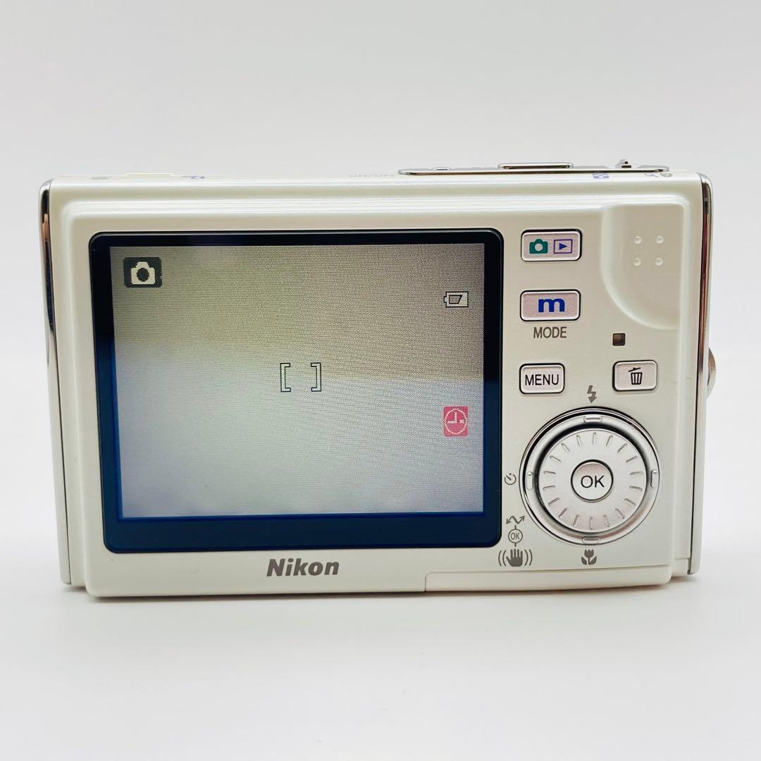 Nikon COOLPIX S8 コンパクトデジタルカメラ　ニコン　クールピクス