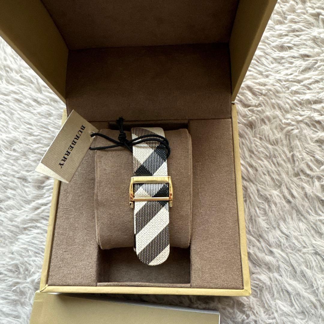 Burberry ストライプ柄 時計