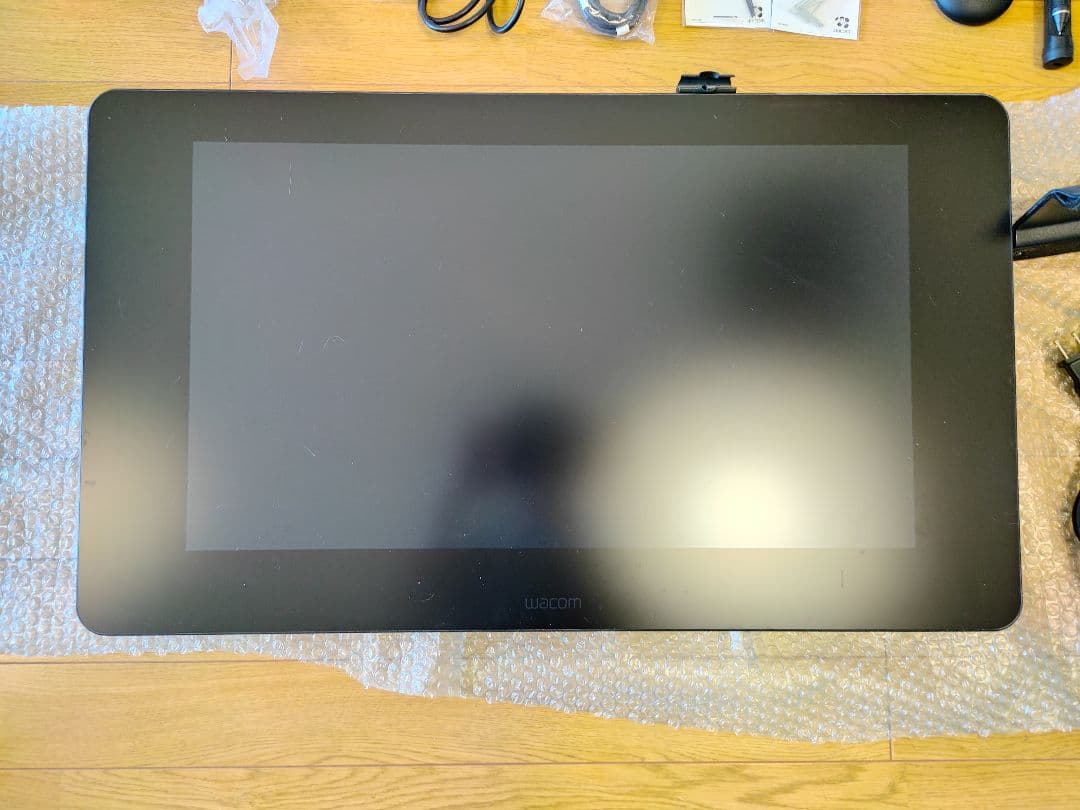 Wacom Cintiq Pro 24 DTH-2420 Flex Arm付き