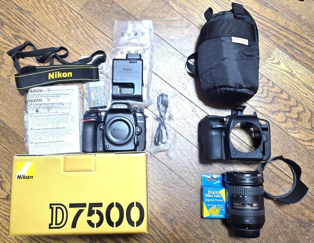 Nikon ニコン D7500 一眼レフカメラ　18-200mm純正レンズ 付き