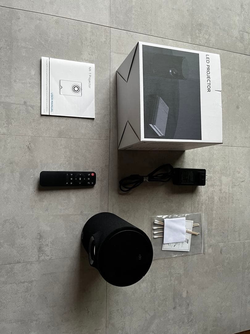 LED PROJECTOR プロジェクター　高画質