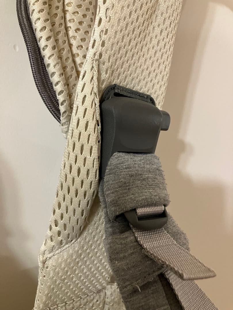 BABYBJÖRN ハーモニー　抱っこひも メッシュ クリーム